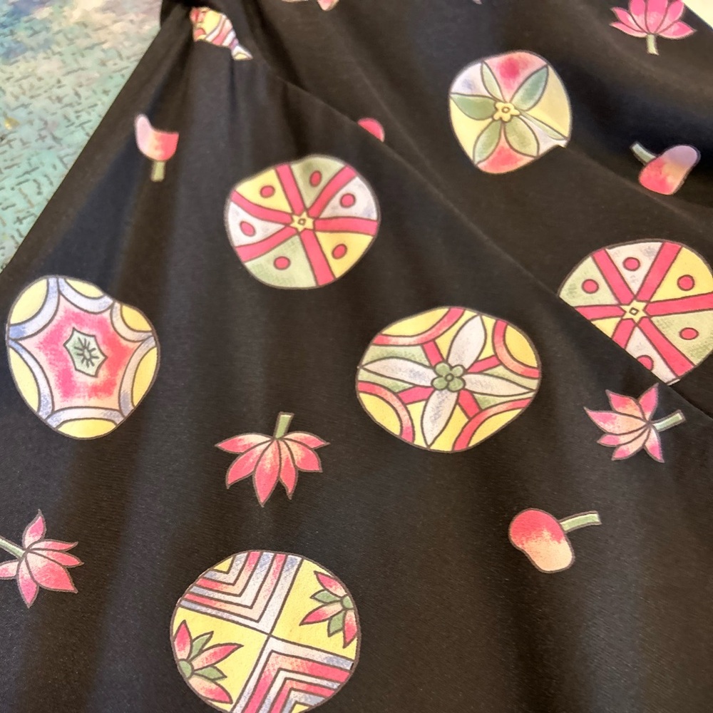 Pastel & Black Robe - Picture 7 of 11
